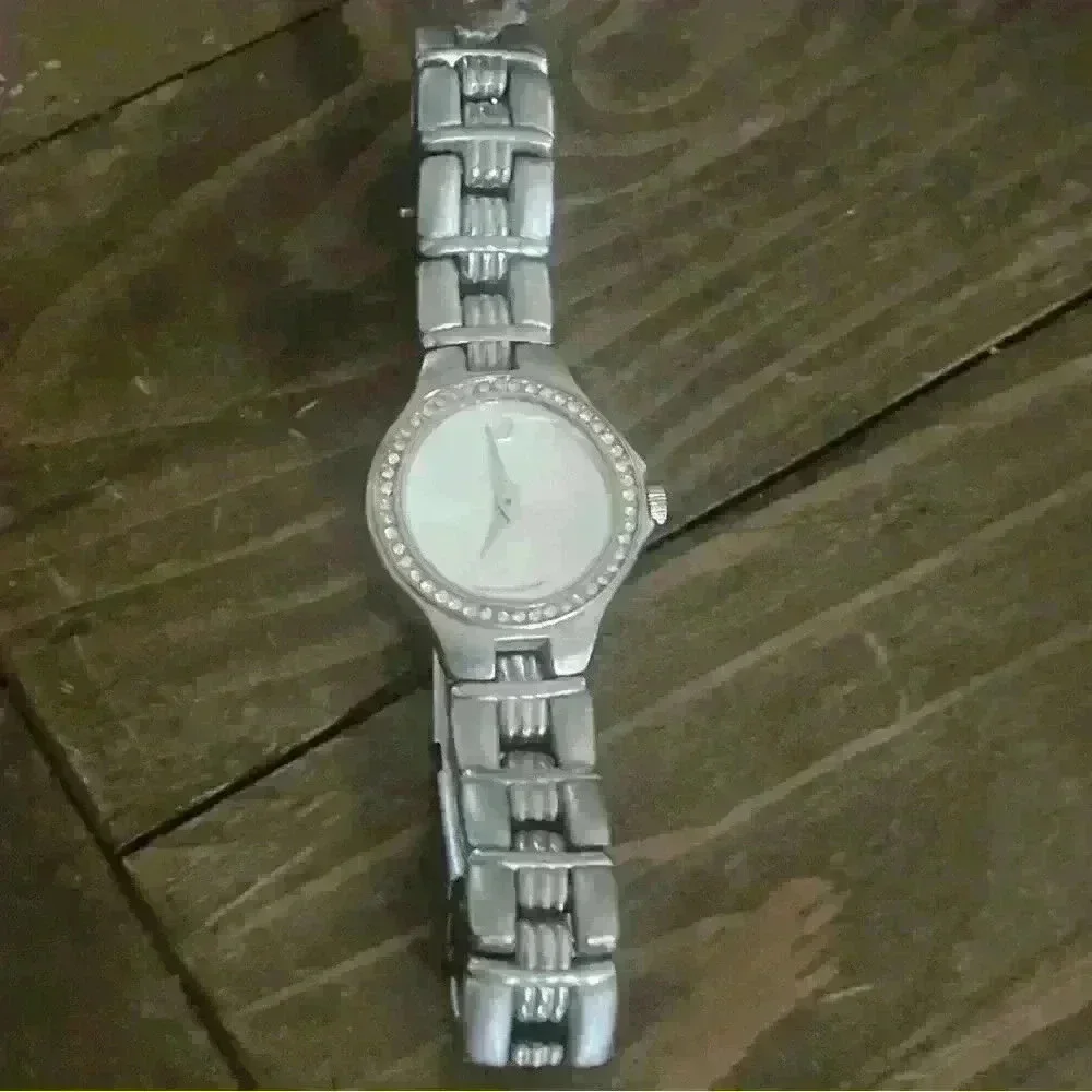 Authentic Swiss Made Movado Ladies watch 86A1-816 silver Tone